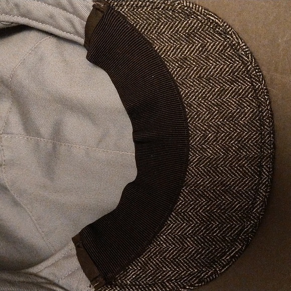 VGUC. Benjamin Paul black and white cap. - Picture 10 of 10